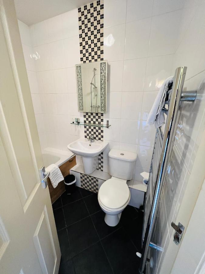 Heath & Restaurant 3* Dewsbury
