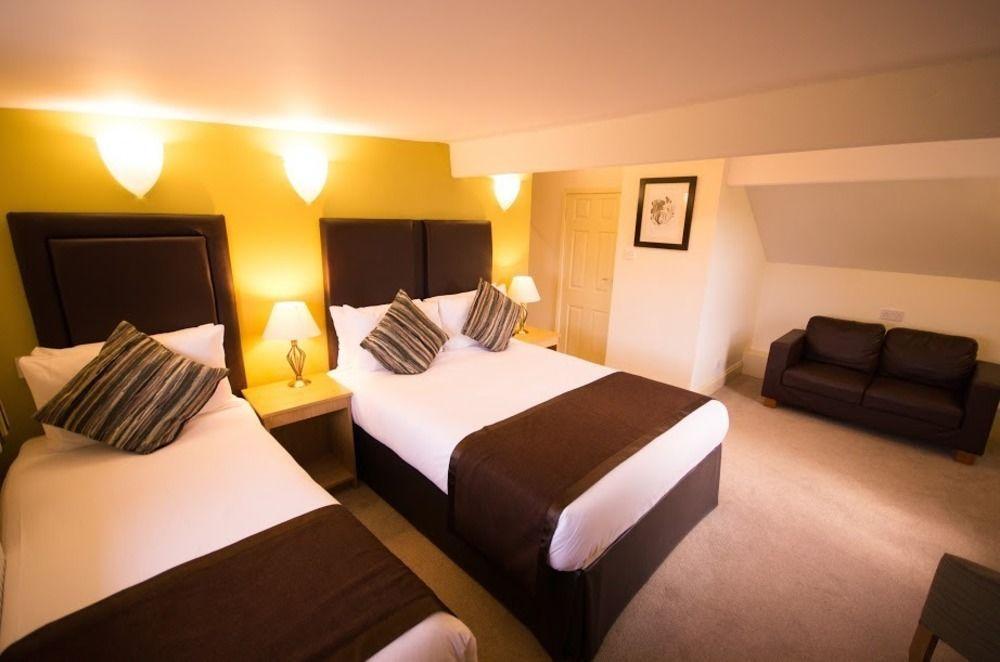 Heath & Restaurant 3* Dewsbury