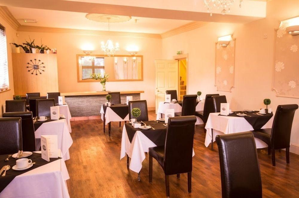 Heath & Restaurant 3* Dewsbury